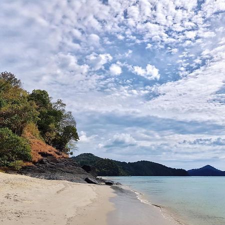 The Temak Villa Pantai Cenang  Exterior photo