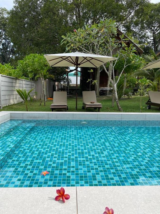 The Temak Villa Pantai Cenang  Exterior photo