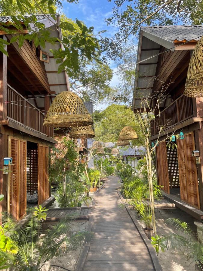 The Temak Villa Pantai Cenang  Exterior photo