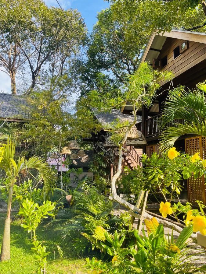 The Temak Villa Pantai Cenang  Exterior photo