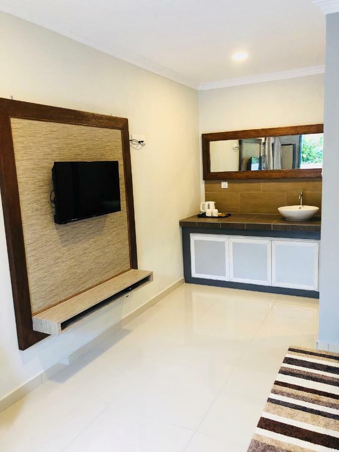 The Temak Villa Pantai Cenang  Exterior photo